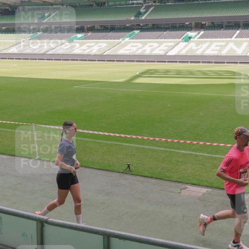 13.09.2026 - 21. swb-Marathon Bremen Michael Burmester http://msf.ph/oto/10332948 13.09.2026 13:05:02 Laufen im Stadion 178, 209, 210, 244, 323, 394, 534, 536, 565, 647, 725, 881, 891, 900, 1073, 1239, 1243, 1307, 1308, 1343, 1373, 1380, 1456, 1479, 1627, 1649, 1653, 1656, 1687, 1780, 1914, 1932, 1941, 2023, 2089, 2126, 2223, 2241, 2244, 2265, 2301, 2310, 2369, 2430, 2452, 2464, 2602, 2723, 2742, 2764, 2851, 2867, 2872, 2891, 2910, 2919, 2957, 2959, 2985, 3028, 3030, 3115, 3217, 3278, 3320, 3343, 3419, 3425, 3444, 3454, 3485, 3521, 3579, 3796, 3909, 242 meine-sportfotos.de