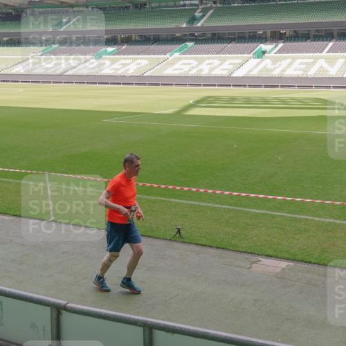 13.09.2026 - 21. swb-Marathon Bremen Michael Burmester http://msf.ph/oto/10332960 13.09.2026 13:05:05 Laufen im Stadion 178, 209, 210, 217, 244, 323, 394, 534, 536, 565, 647, 881, 891, 900, 1073, 1239, 1243, 1307, 1308, 1343, 1373, 1380, 1456, 1479, 1533, 1627, 1649, 1653, 1656, 1687, 1780, 1914, 1932, 1941, 2023, 2089, 2126, 2241, 2244, 2265, 2301, 2310, 2369, 2430, 2452, 2464, 2602, 2723, 2742, 2764, 2851, 2867, 2872, 2891, 2910, 2919, 2957, 2959, 2985, 3028, 3030, 3115, 3217, 3278, 3320, 3343, 3419, 3425, 3444, 3454, 3485, 3521, 3579, 3796, 3909, 242 meine-sportfotos.de