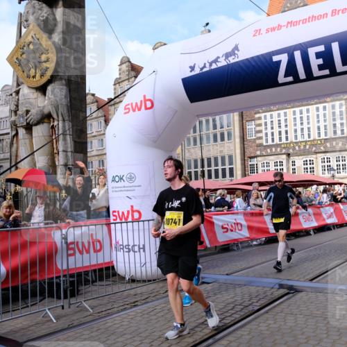13.09.2026 - 21. swb-Marathon Bremen Tim E. http://msf.ph/oto/10332965 13.09.2026 11:05:13 Ziel 10198, 10283, 10315, 10465, 10729, 10741, 10850, 10855, 10856, 10940, 10975, 11006, 11133, 11272, 11395, 11518, 11757, 11939, 12002, 12005, 12064, 12235, 12420, 12493, 12495, 12498, 12500, 12502, 12522, 12563 meine-sportfotos.de