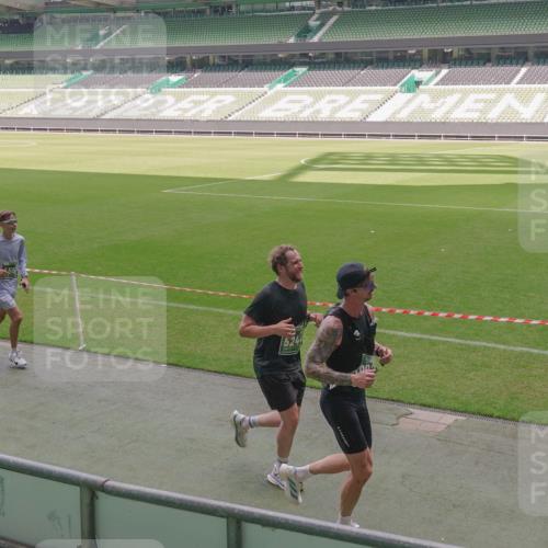 13.09.2026 - 21. swb-Marathon Bremen Michael Burmester http://msf.ph/oto/10332979 13.09.2026 13:05:07 Laufen im Stadion 178, 209, 210, 217, 244, 323, 394, 534, 536, 565, 647, 881, 891, 900, 1073, 1239, 1243, 1307, 1308, 1343, 1373, 1380, 1456, 1479, 1533, 1627, 1649, 1653, 1656, 1687, 1780, 1914, 1932, 1941, 2023, 2089, 2126, 2241, 2244, 2265, 2301, 2310, 2369, 2430, 2452, 2464, 2602, 2723, 2742, 2764, 2851, 2867, 2872, 2891, 2910, 2919, 2957, 2959, 2985, 3028, 3030, 3115, 3217, 3278, 3320, 3343, 3419, 3425, 3444, 3454, 3485, 3521, 3579, 3796, 3909, 242 meine-sportfotos.de