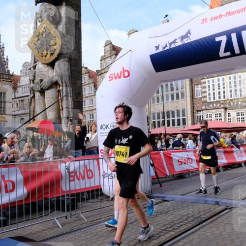 13.09.2026 - 21. swb-Marathon Bremen Tim E. http://msf.ph/oto/10332982 13.09.2026 11:05:14 Ziel 10198, 10283, 10315, 10465, 10729, 10741, 10850, 10855, 10856, 10940, 10975, 11006, 11133, 11272, 11395, 11518, 11757, 11939, 12002, 12005, 12064, 12235, 12420, 12493, 12495, 12498, 12500, 12502, 12522, 12563 meine-sportfotos.de