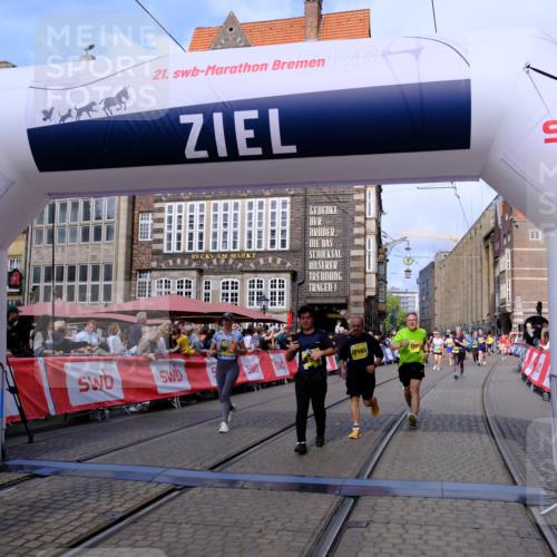 13.09.2026 - 21. swb-Marathon Bremen Tim E. http://msf.ph/oto/10332997 13.09.2026 11:05:15 Ziel 10198, 10315, 10465, 10729, 10741, 10850, 10855, 10856, 10940, 10975, 11006, 11133, 11272, 11395, 11518, 11757, 11939, 12002, 12005, 12064, 12099, 12235, 12420, 12493, 12495, 12498, 12500, 12502, 12522, 12563 meine-sportfotos.de