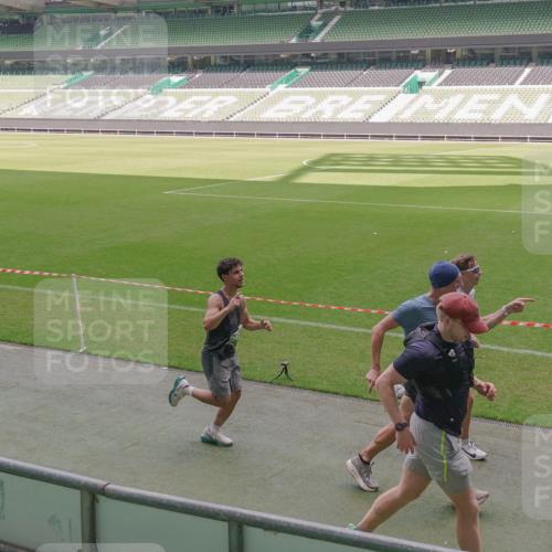 13.09.2026 - 21. swb-Marathon Bremen Michael Burmester http://msf.ph/oto/10333001 13.09.2026 13:05:08 Laufen im Stadion 178, 209, 210, 217, 244, 323, 394, 534, 536, 565, 647, 881, 891, 900, 1073, 1239, 1243, 1307, 1308, 1343, 1373, 1380, 1456, 1479, 1533, 1627, 1649, 1653, 1656, 1687, 1780, 1914, 1932, 1941, 2023, 2076, 2089, 2126, 2241, 2244, 2265, 2301, 2310, 2369, 2430, 2452, 2464, 2602, 2723, 2742, 2764, 2851, 2867, 2872, 2891, 2910, 2919, 2957, 2959, 2985, 3028, 3030, 3115, 3217, 3278, 3320, 3343, 3419, 3425, 3444, 3454, 3485, 3521, 3579, 3796, 3909, 242 meine-sportfotos.de