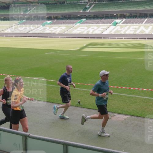 13.09.2026 - 21. swb-Marathon Bremen Michael Burmester http://msf.ph/oto/10333041 13.09.2026 13:05:13 Laufen im Stadion 178, 209, 210, 217, 244, 323, 394, 534, 536, 565, 647, 881, 891, 900, 1073, 1239, 1243, 1274, 1307, 1308, 1343, 1373, 1380, 1456, 1479, 1533, 1581, 1627, 1649, 1653, 1656, 1687, 1780, 1914, 1932, 1941, 2023, 2076, 2089, 2126, 2241, 2244, 2265, 2301, 2310, 2369, 2430, 2452, 2464, 2602, 2723, 2742, 2764, 2851, 2867, 2872, 2891, 2910, 2919, 2957, 2959, 2985, 3028, 3030, 3115, 3217, 3278, 3320, 3343, 3419, 3425, 3444, 3454, 3485, 3521, 3579, 3796, 3909, 242 meine-sportfotos.de