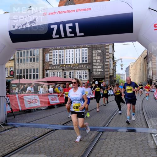13.09.2026 - 21. swb-Marathon Bremen Tim E. http://msf.ph/oto/10333061 13.09.2026 11:05:23 Ziel 10370, 10465, 10576, 10718, 10741, 10800, 10850, 10975, 10995, 11102, 11105, 11157, 11218, 11281, 11326, 11584, 11616, 11722, 11900, 11939, 12002, 12011, 12064, 12079, 12080, 12099, 12235, 12335, 12522 meine-sportfotos.de