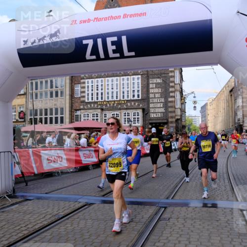 13.09.2026 - 21. swb-Marathon Bremen Tim E. http://msf.ph/oto/10333068 13.09.2026 11:05:23 Ziel 10370, 10465, 10576, 10718, 10741, 10800, 10850, 10975, 10995, 11102, 11105, 11157, 11218, 11281, 11326, 11584, 11616, 11722, 11900, 11939, 12002, 12011, 12064, 12079, 12080, 12099, 12235, 12335, 12522 meine-sportfotos.de