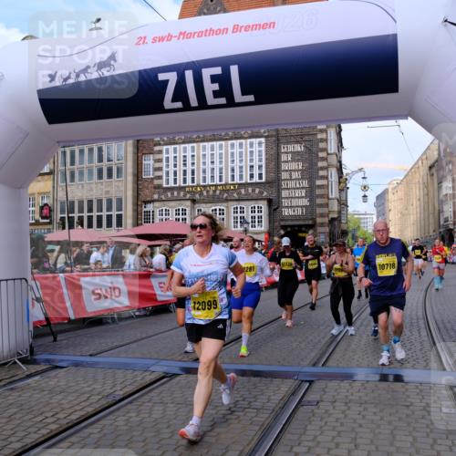 13.09.2026 - 21. swb-Marathon Bremen Tim E. http://msf.ph/oto/10333076 13.09.2026 11:05:24 Ziel 10370, 10465, 10576, 10718, 10741, 10800, 10850, 10975, 10995, 11102, 11105, 11157, 11218, 11281, 11326, 11584, 11616, 11722, 11900, 11939, 12002, 12011, 12064, 12079, 12080, 12099, 12235, 12335, 12522 meine-sportfotos.de