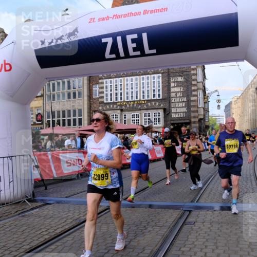 13.09.2026 - 21. swb-Marathon Bremen Tim E. http://msf.ph/oto/10333094 13.09.2026 11:05:24 Ziel 10370, 10465, 10576, 10718, 10741, 10800, 10850, 10975, 10995, 11102, 11105, 11157, 11218, 11281, 11326, 11584, 11616, 11722, 11900, 11939, 12002, 12011, 12064, 12079, 12080, 12099, 12235, 12335, 12522 meine-sportfotos.de