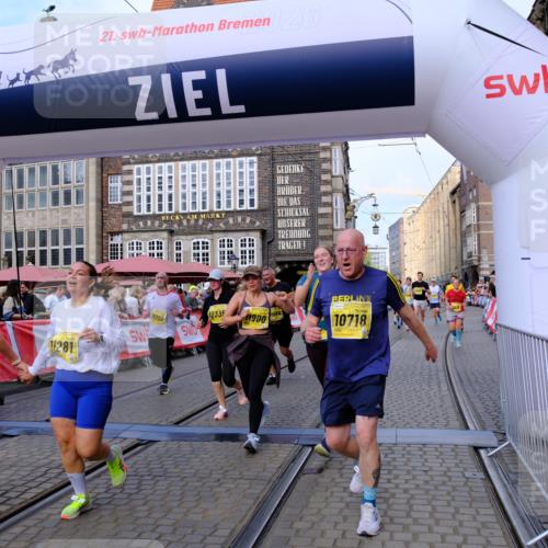 13.09.2026 - 21. swb-Marathon Bremen Tim E. http://msf.ph/oto/10333111 13.09.2026 11:05:25 Ziel 10370, 10465, 10576, 10697, 10718, 10741, 10800, 10850, 10975, 10995, 11102, 11105, 11157, 11218, 11281, 11326, 11584, 11616, 11722, 11900, 11939, 12002, 12011, 12064, 12079, 12080, 12099, 12235, 12335, 12522 meine-sportfotos.de