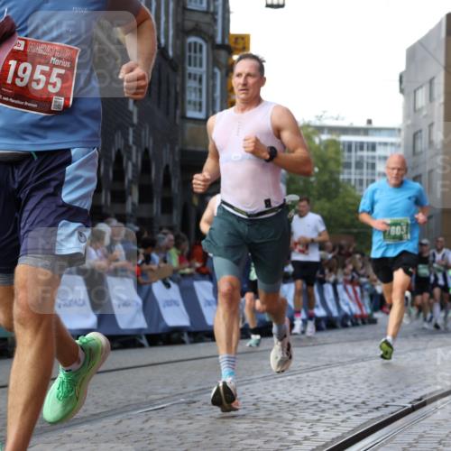 13.09.2026 - 21. swb-Marathon Bremen Strokosch-Dieckow http://msf.ph/oto/10333116 13.09.2026 13:16:26 Ziel 145, 481, 663, 740, 1605, 1955, 2623, 3134, 3149, 4128, 4823, 5430, 5913, 6106, 6721, 6744, 7307, 7413, 8398, 8487, 9278, 13008, 13158, 696, 816, 985, 1076, 1162, 2474, 5255, 6367, 7053, 7603, 7875, 8171, 8288 meine-sportfotos.de