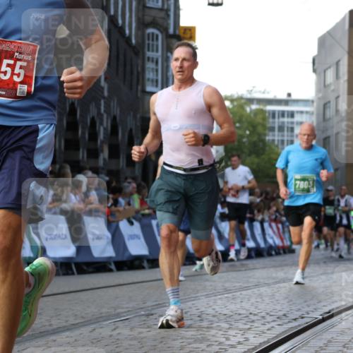 13.09.2026 - 21. swb-Marathon Bremen Strokosch-Dieckow http://msf.ph/oto/10333121 13.09.2026 13:16:26 Ziel 145, 481, 663, 740, 1605, 1955, 2623, 3134, 3149, 4128, 4823, 5430, 5913, 6106, 6721, 6744, 7307, 7413, 8398, 8487, 9278, 13008, 13158, 696, 816, 985, 1076, 1162, 2474, 5255, 6367, 7053, 7603, 7875, 8171, 8288 meine-sportfotos.de