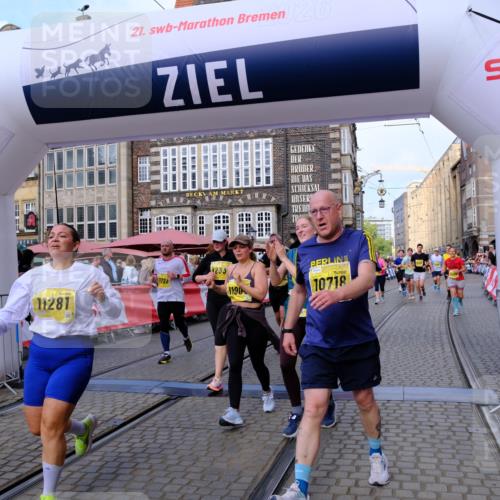 13.09.2026 - 21. swb-Marathon Bremen Tim E. http://msf.ph/oto/10333133 13.09.2026 11:05:25 Ziel 10370, 10465, 10576, 10697, 10718, 10741, 10800, 10850, 10975, 10995, 11102, 11105, 11157, 11218, 11281, 11326, 11584, 11616, 11722, 11900, 11939, 12002, 12011, 12064, 12079, 12080, 12099, 12235, 12335, 12522 meine-sportfotos.de