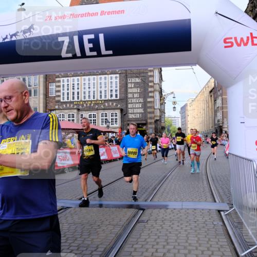 13.09.2026 - 21. swb-Marathon Bremen Tim E. http://msf.ph/oto/10333167 13.09.2026 11:05:26 Ziel 10370, 10411, 10465, 10576, 10697, 10718, 10800, 10802, 10850, 10975, 10995, 11102, 11105, 11157, 11218, 11281, 11326, 11584, 11616, 11722, 11900, 12002, 12011, 12064, 12079, 12080, 12099, 12235, 12335, 12522 meine-sportfotos.de