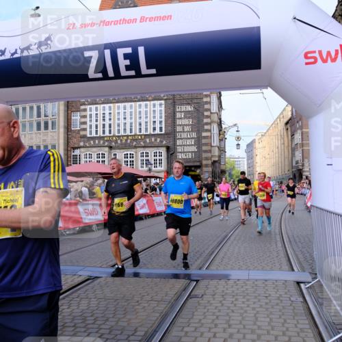 13.09.2026 - 21. swb-Marathon Bremen Tim E. http://msf.ph/oto/10333174 13.09.2026 11:05:26 Ziel 10370, 10411, 10465, 10576, 10697, 10718, 10800, 10802, 10850, 10975, 10995, 11102, 11105, 11157, 11218, 11281, 11326, 11584, 11616, 11722, 11900, 12002, 12011, 12064, 12079, 12080, 12099, 12235, 12335, 12522 meine-sportfotos.de