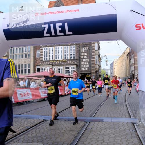 13.09.2026 - 21. swb-Marathon Bremen Tim E. http://msf.ph/oto/10333191 13.09.2026 11:05:27 Ziel 10370, 10411, 10465, 10576, 10697, 10718, 10800, 10802, 10850, 10975, 10995, 11102, 11105, 11157, 11218, 11281, 11326, 11584, 11616, 11722, 11900, 12002, 12011, 12064, 12079, 12080, 12099, 12335, 12522 meine-sportfotos.de