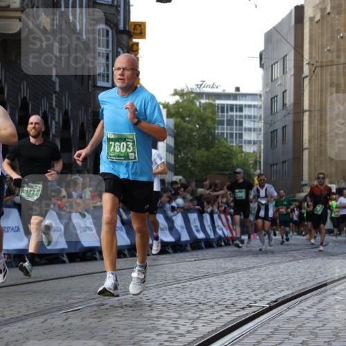 13.09.2026 - 21. swb-Marathon Bremen Strokosch-Dieckow http://msf.ph/oto/10333199 13.09.2026 13:16:27 Ziel 145, 481, 663, 740, 1605, 1955, 2623, 3134, 3149, 4128, 4823, 5430, 6106, 6721, 6744, 7307, 7413, 8398, 8487, 9115, 9278, 13008, 13158, 696, 816, 985, 1076, 2474, 4485, 5255, 6367, 7603, 7875, 8171, 8288 meine-sportfotos.de