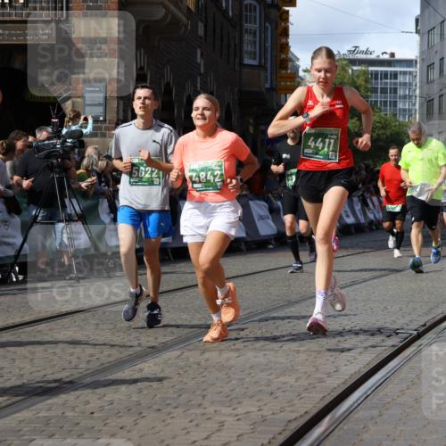 13.09.2026 - 21. swb-Marathon Bremen Strokosch-Dieckow http://msf.ph/oto/10333226 13.09.2026 13:25:47 Ziel 209, 260, 1119, 1650, 1658, 2046, 3168, 3186, 3187, 3806, 4294, 4717, 5703, 5755, 5814, 6113, 6380, 7252, 8357, 8545, 8695, 8769, 8890, 9299, 9460, 9468, 9506, 9563, 13025, 1163, 1647, 2033, 2062, 2708, 2987, 3248, 3516, 4067, 4476, 5013, 5558, 5622, 5701, 6135, 6605, 7638, 7780, 8271, 8361, 8592, 9266, 9794 meine-sportfotos.de