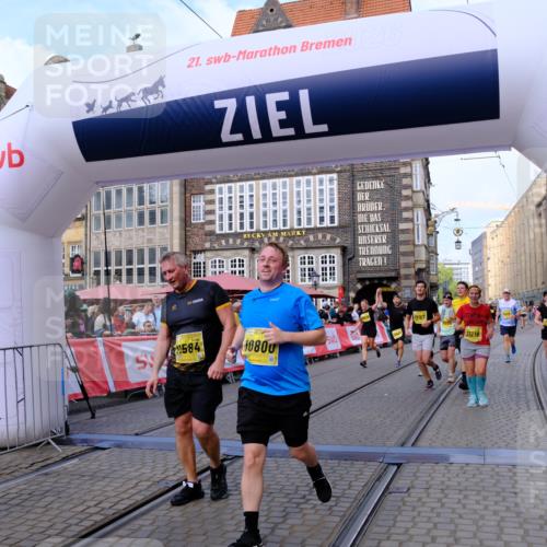 13.09.2026 - 21. swb-Marathon Bremen Tim E. http://msf.ph/oto/10333231 13.09.2026 11:05:27 Ziel 10370, 10411, 10465, 10576, 10697, 10718, 10800, 10802, 10850, 10975, 10995, 11102, 11105, 11157, 11218, 11281, 11326, 11584, 11616, 11722, 11900, 12002, 12011, 12064, 12079, 12080, 12099, 12335, 12522 meine-sportfotos.de