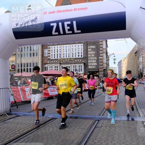 13.09.2026 - 21. swb-Marathon Bremen Tim E. http://msf.ph/oto/10333254 13.09.2026 11:05:29 Ziel 10370, 10411, 10465, 10576, 10697, 10718, 10800, 10802, 10850, 10975, 10995, 11102, 11105, 11157, 11218, 11281, 11326, 11584, 11616, 11722, 11900, 12002, 12011, 12064, 12079, 12080, 12099, 12335 meine-sportfotos.de