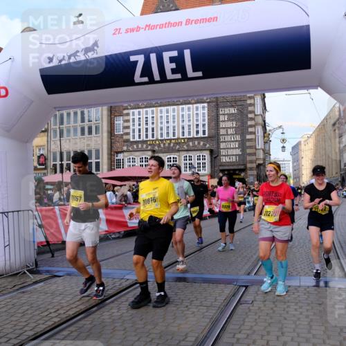 13.09.2026 - 21. swb-Marathon Bremen Tim E. http://msf.ph/oto/10333260 13.09.2026 11:05:29 Ziel 10370, 10411, 10465, 10576, 10697, 10718, 10800, 10802, 10850, 10975, 10995, 11102, 11105, 11157, 11218, 11281, 11326, 11584, 11616, 11722, 11900, 12002, 12011, 12064, 12079, 12080, 12099, 12335 meine-sportfotos.de