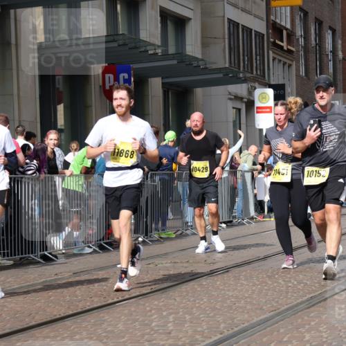 13.09.2026 - 21. swb-Marathon Bremen Strokosch-Dieckow http://msf.ph/oto/10333274 13.09.2026 11:03:38 Ziel 10152, 10357, 10390, 10403, 10429, 10516, 10607, 10659, 10671, 10672, 10720, 10726, 10796, 10912, 10913, 10918, 11149, 11318, 11319, 11325, 11451, 11470, 11471, 11511, 11618, 11868, 11909, 11967, 12103, 12113, 12140, 12260, 12392, 12433, 12504, 10090, 10091, 10092, 10187, 10237, 10309, 10327, 10420, 10569, 10724, 10902, 10904, 10950, 11211, 11411, 11595, 11598, 11655, 11746, 11773, 12068, 12074, 12184, 12185, 12611 meine-sportfotos.de