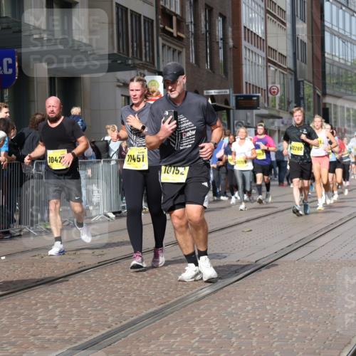 13.09.2026 - 21. swb-Marathon Bremen Strokosch-Dieckow http://msf.ph/oto/10333300 13.09.2026 11:03:39 Ziel 10152, 10357, 10390, 10403, 10429, 10516, 10607, 10659, 10671, 10672, 10720, 10726, 10796, 10912, 10913, 10918, 11149, 11318, 11319, 11325, 11451, 11470, 11471, 11511, 11539, 11618, 11868, 11909, 11967, 12001, 12103, 12113, 12140, 12260, 12392, 12433, 12504, 10090, 10091, 10092, 10187, 10309, 10327, 10420, 10569, 10724, 10902, 10904, 10950, 11211, 11411, 11595, 11598, 11655, 11746, 11773, 12074, 12184, 12185, 12611 meine-sportfotos.de
