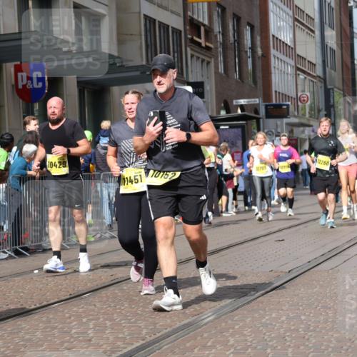 13.09.2026 - 21. swb-Marathon Bremen Strokosch-Dieckow http://msf.ph/oto/10333326 13.09.2026 11:03:39 Ziel 10152, 10357, 10390, 10403, 10429, 10516, 10607, 10659, 10671, 10672, 10720, 10726, 10796, 10912, 10913, 10918, 11149, 11318, 11319, 11325, 11451, 11470, 11471, 11511, 11539, 11618, 11868, 11909, 11967, 12001, 12103, 12113, 12140, 12260, 12392, 12433, 12504, 10090, 10091, 10092, 10187, 10309, 10327, 10420, 10569, 10724, 10902, 10904, 10950, 11211, 11411, 11595, 11598, 11655, 11746, 11773, 12074, 12184, 12185, 12611 meine-sportfotos.de