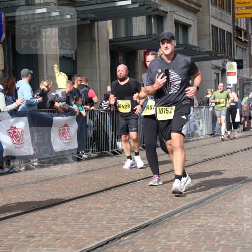 13.09.2026 - 21. swb-Marathon Bremen Strokosch-Dieckow http://msf.ph/oto/10333365 13.09.2026 11:03:40 Ziel 10152, 10357, 10390, 10403, 10429, 10516, 10607, 10659, 10671, 10672, 10720, 10726, 10796, 10912, 10913, 10918, 11149, 11318, 11319, 11325, 11451, 11470, 11471, 11511, 11539, 11618, 11868, 11909, 11967, 12001, 12103, 12113, 12140, 12260, 12392, 12433, 12504, 10090, 10091, 10092, 10187, 10309, 10327, 10420, 10569, 10902, 10904, 10950, 11211, 11411, 11595, 11598, 11655, 11746, 11773, 12074, 12184, 12185, 12611 meine-sportfotos.de