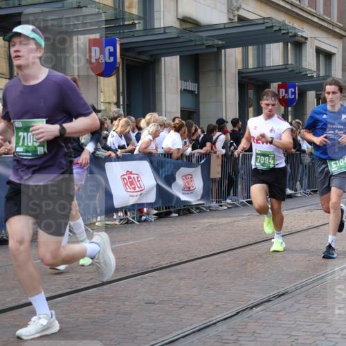 13.09.2026 - 21. swb-Marathon Bremen Strokosch-Dieckow http://msf.ph/oto/10333371 13.09.2026 13:23:44 Ziel 102, 342, 776, 909, 1199, 2210, 2288, 2370, 2517, 2967, 3044, 3372, 4671, 5012, 5104, 5146, 5208, 5257, 5397, 5481, 5623, 5928, 6105, 6332, 6772, 7059, 7094, 7105, 7357, 7475, 7761, 8051, 8052, 8082, 8179, 9087, 9916, 10059, 10115, 13007, 13197, 13219, 135, 672, 2288, 2371, 2409, 2485, 2490, 2560, 2627, 3078, 3138, 3173, 3642, 3856, 3861, 3939, 4601, 5011, 5116, 5231, 5908, 6157, 6332, 6648, 6843, 6848, 7216, 8095, 8290, 8560, 9088, 9196 meine-sportfotos.de