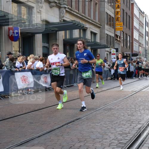 13.09.2026 - 21. swb-Marathon Bremen Strokosch-Dieckow http://msf.ph/oto/10333386 13.09.2026 13:23:44 Ziel 102, 342, 776, 909, 1199, 2210, 2288, 2370, 2517, 2967, 3044, 3372, 4671, 5012, 5104, 5146, 5208, 5257, 5397, 5481, 5623, 5928, 6105, 6332, 6772, 7059, 7094, 7105, 7357, 7475, 7761, 8051, 8052, 8082, 8179, 9087, 9916, 10059, 10115, 13007, 13197, 13219, 135, 672, 2288, 2371, 2409, 2485, 2490, 2560, 2627, 3078, 3138, 3173, 3642, 3856, 3861, 3939, 4601, 5011, 5116, 5231, 5908, 6157, 6332, 6648, 6843, 6848, 7216, 8095, 8290, 8560, 9088, 9196 meine-sportfotos.de