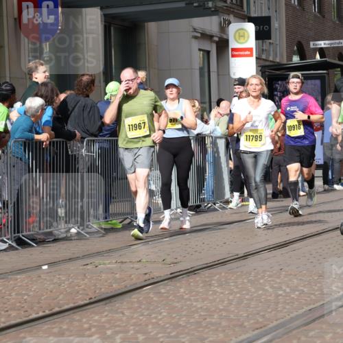 13.09.2026 - 21. swb-Marathon Bremen Strokosch-Dieckow http://msf.ph/oto/10333391 13.09.2026 11:03:41 Ziel 10152, 10357, 10390, 10403, 10429, 10516, 10607, 10659, 10671, 10672, 10720, 10726, 10796, 10912, 10913, 10918, 11149, 11318, 11319, 11325, 11451, 11470, 11471, 11511, 11539, 11618, 11726, 11868, 11909, 11967, 12001, 12103, 12113, 12140, 12260, 12276, 12392, 12433, 12504, 10090, 10091, 10187, 10309, 10327, 10420, 10569, 10902, 10904, 10950, 11211, 11411, 11595, 11598, 11655, 11746, 11773, 11868, 12074, 12184, 12185, 12611 meine-sportfotos.de
