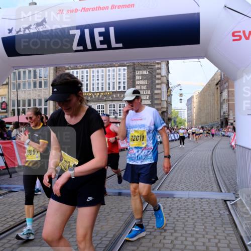 13.09.2026 - 21. swb-Marathon Bremen Tim E. http://msf.ph/oto/10333407 13.09.2026 11:05:33 Ziel 10370, 10411, 10576, 10697, 10717, 10718, 10800, 10802, 10995, 11102, 11105, 11157, 11218, 11281, 11326, 11334, 11584, 11616, 11722, 11900, 12011, 12079, 12080, 12099, 12335 meine-sportfotos.de