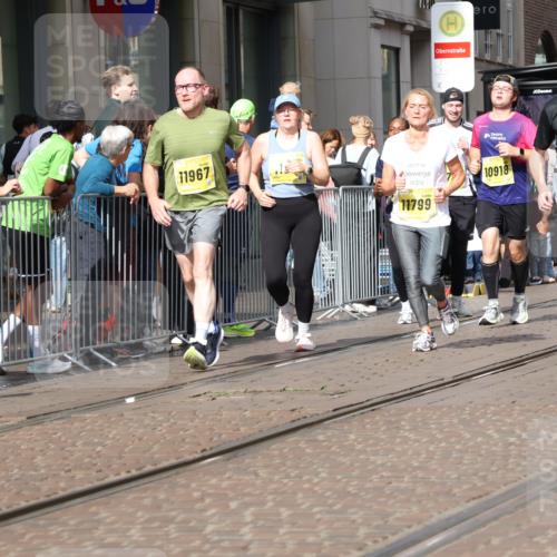 13.09.2026 - 21. swb-Marathon Bremen Strokosch-Dieckow http://msf.ph/oto/10333414 13.09.2026 11:03:42 Ziel 10152, 10357, 10390, 10403, 10429, 10516, 10607, 10659, 10671, 10672, 10720, 10726, 10796, 10912, 10913, 10918, 11149, 11318, 11319, 11325, 11451, 11470, 11471, 11511, 11539, 11618, 11726, 11909, 11967, 12001, 12103, 12113, 12140, 12260, 12276, 12392, 12433, 12504, 10090, 10091, 10187, 10309, 10327, 10420, 10569, 10902, 10904, 10950, 11211, 11411, 11595, 11598, 11655, 11746, 11773, 11868, 12074, 12611 meine-sportfotos.de