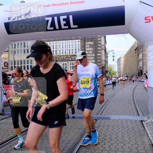 13.09.2026 - 21. swb-Marathon Bremen Tim E. http://msf.ph/oto/10333417 13.09.2026 11:05:33 Ziel 10370, 10411, 10576, 10697, 10717, 10718, 10800, 10802, 10995, 11102, 11105, 11157, 11218, 11281, 11326, 11334, 11584, 11616, 11722, 11900, 12011, 12079, 12080, 12099, 12335 meine-sportfotos.de
