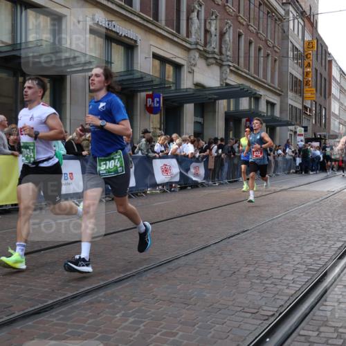 13.09.2026 - 21. swb-Marathon Bremen Strokosch-Dieckow http://msf.ph/oto/10333432 13.09.2026 13:23:45 Ziel 102, 342, 776, 909, 1199, 2210, 2370, 2491, 2517, 2967, 3044, 3372, 4671, 5012, 5104, 5146, 5208, 5257, 5397, 5481, 5623, 5928, 6105, 6772, 7059, 7081, 7094, 7105, 7357, 7475, 7761, 8051, 8052, 8082, 8179, 9087, 9916, 10059, 10115, 13007, 13197, 13219, 135, 672, 2288, 2371, 2409, 2485, 2490, 2560, 2627, 3078, 3138, 3173, 3642, 3856, 3861, 3939, 4601, 5011, 5116, 5231, 5908, 6157, 6332, 6648, 6843, 6848, 7216, 8095, 8290, 8560, 9088, 9196 meine-sportfotos.de