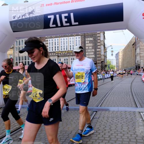 13.09.2026 - 21. swb-Marathon Bremen Tim E. http://msf.ph/oto/10333433 13.09.2026 11:05:34 Ziel 10370, 10411, 10576, 10697, 10717, 10718, 10800, 10802, 10995, 11102, 11105, 11157, 11218, 11281, 11326, 11334, 11584, 11616, 11722, 11900, 12011, 12079, 12080, 12099, 12251, 12335 meine-sportfotos.de