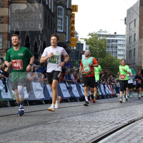 13.09.2026 - 21. swb-Marathon Bremen Strokosch-Dieckow http://msf.ph/oto/10333438 13.09.2026 13:16:39 Ziel 481, 663, 740, 755, 792, 1162, 1605, 2604, 5554, 5963, 6106, 6721, 6744, 7053, 7603, 7801, 8398, 9031, 9115, 13008, 385, 472, 675, 696, 734, 827, 1970, 2473, 2474, 2809, 3716, 3961, 4135, 4137, 4485, 5772, 6049, 6531, 6535, 6819, 7297, 7387, 7875 meine-sportfotos.de