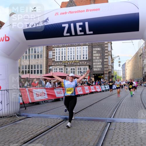 13.09.2026 - 21. swb-Marathon Bremen Tim E. http://msf.ph/oto/10333457 13.09.2026 11:05:39 Ziel 10186, 10411, 10432, 10576, 10697, 10717, 10802, 10995, 11102, 11146, 11157, 11218, 11314, 11326, 11334, 11387, 11394, 11521, 11571, 11572, 11616, 12011, 12055, 12079, 12080, 12251 meine-sportfotos.de