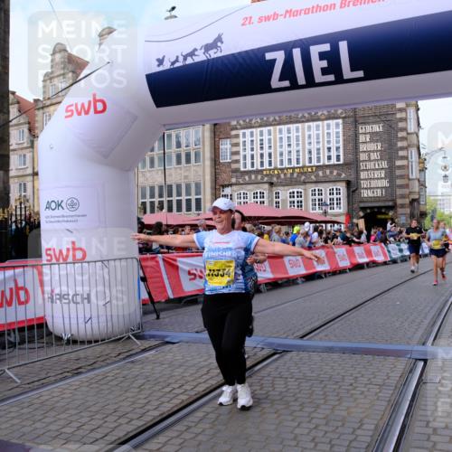 13.09.2026 - 21. swb-Marathon Bremen Tim E. http://msf.ph/oto/10333484 13.09.2026 11:05:39 Ziel 10186, 10411, 10432, 10576, 10697, 10717, 10802, 10995, 11102, 11146, 11157, 11218, 11314, 11326, 11334, 11387, 11394, 11521, 11571, 11572, 11616, 12011, 12055, 12079, 12080, 12251 meine-sportfotos.de