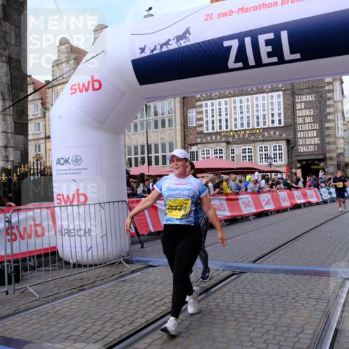 13.09.2026 - 21. swb-Marathon Bremen Tim E. http://msf.ph/oto/10333493 13.09.2026 11:05:39 Ziel 10186, 10411, 10432, 10576, 10697, 10717, 10802, 10995, 11102, 11146, 11157, 11218, 11314, 11326, 11334, 11387, 11394, 11521, 11571, 11572, 11616, 12011, 12055, 12079, 12080, 12251 meine-sportfotos.de
