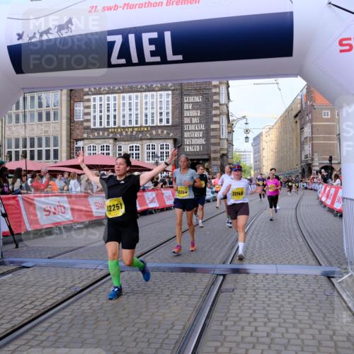 13.09.2026 - 21. swb-Marathon Bremen Tim E. http://msf.ph/oto/10333526 13.09.2026 11:05:42 Ziel 10186, 10411, 10432, 10576, 10697, 10717, 10802, 10995, 11146, 11314, 11326, 11334, 11387, 11394, 11521, 11571, 11572, 11724, 11892, 12011, 12055, 12079, 12080, 12251, 12273, 12330 meine-sportfotos.de