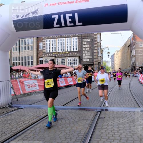 13.09.2026 - 21. swb-Marathon Bremen Tim E. http://msf.ph/oto/10333535 13.09.2026 11:05:42 Ziel 10186, 10411, 10432, 10576, 10697, 10717, 10802, 10995, 11146, 11314, 11326, 11334, 11387, 11394, 11521, 11571, 11572, 11724, 11892, 12011, 12055, 12079, 12080, 12251, 12273, 12330 meine-sportfotos.de