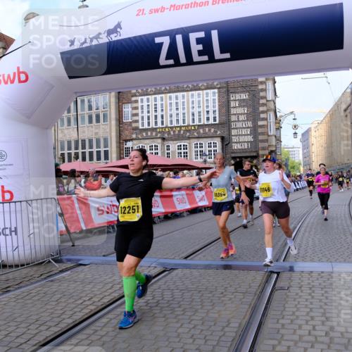 13.09.2026 - 21. swb-Marathon Bremen Tim E. http://msf.ph/oto/10333540 13.09.2026 11:05:42 Ziel 10186, 10411, 10432, 10576, 10697, 10717, 10802, 10995, 11146, 11314, 11326, 11334, 11387, 11394, 11521, 11571, 11572, 11724, 11892, 12011, 12055, 12079, 12080, 12251, 12273, 12330 meine-sportfotos.de