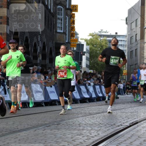 13.09.2026 - 21. swb-Marathon Bremen Strokosch-Dieckow http://msf.ph/oto/10333544 13.09.2026 13:16:42 Ziel 481, 740, 755, 792, 1076, 1162, 1605, 2604, 5554, 5963, 6721, 7053, 7603, 7801, 8171, 8288, 8398, 9031, 9115, 13008, 385, 472, 675, 734, 827, 1970, 2319, 2473, 2809, 3706, 3716, 3961, 4135, 4137, 5772, 6049, 6531, 6535, 6819, 7297, 7387 meine-sportfotos.de
