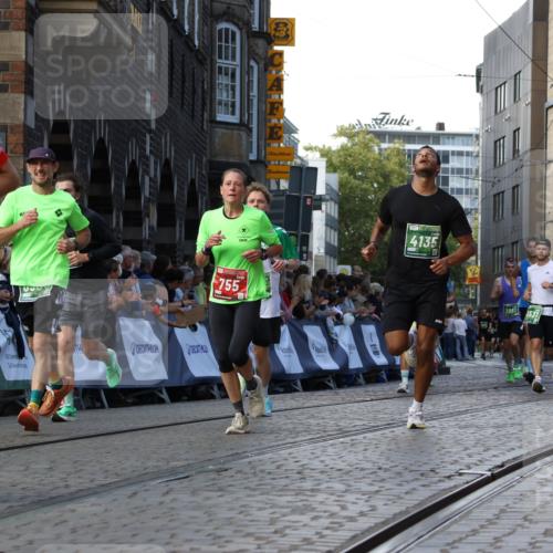 13.09.2026 - 21. swb-Marathon Bremen Strokosch-Dieckow http://msf.ph/oto/10333551 13.09.2026 13:16:42 Ziel 481, 740, 755, 792, 1076, 1162, 1605, 2604, 5554, 5963, 6721, 7053, 7603, 7801, 8171, 8288, 8398, 9031, 9115, 13008, 385, 472, 675, 734, 827, 1970, 2319, 2473, 2809, 3706, 3716, 3961, 4135, 4137, 5772, 6049, 6531, 6535, 6819, 7297, 7387 meine-sportfotos.de