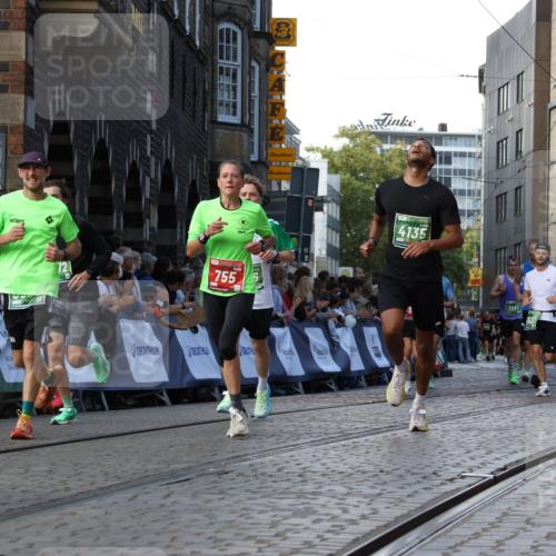 13.09.2026 - 21. swb-Marathon Bremen Strokosch-Dieckow http://msf.ph/oto/10333561 13.09.2026 13:16:42 Ziel 481, 740, 755, 792, 1076, 1162, 1605, 2604, 5554, 5963, 6721, 7053, 7603, 7801, 8171, 8288, 8398, 9031, 9115, 13008, 385, 472, 675, 734, 827, 1970, 2319, 2473, 2809, 3706, 3716, 3961, 4135, 4137, 5772, 6049, 6531, 6535, 6819, 7297, 7387 meine-sportfotos.de