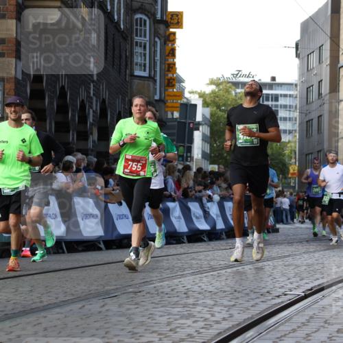 13.09.2026 - 21. swb-Marathon Bremen Strokosch-Dieckow http://msf.ph/oto/10333570 13.09.2026 13:16:42 Ziel 481, 740, 755, 792, 1076, 1162, 1605, 2604, 5554, 5963, 6721, 7053, 7603, 7801, 8171, 8288, 8398, 9031, 9115, 13008, 385, 472, 675, 734, 827, 1970, 2319, 2473, 2809, 3706, 3716, 3961, 4135, 4137, 5772, 6049, 6531, 6535, 6819, 7297, 7387 meine-sportfotos.de