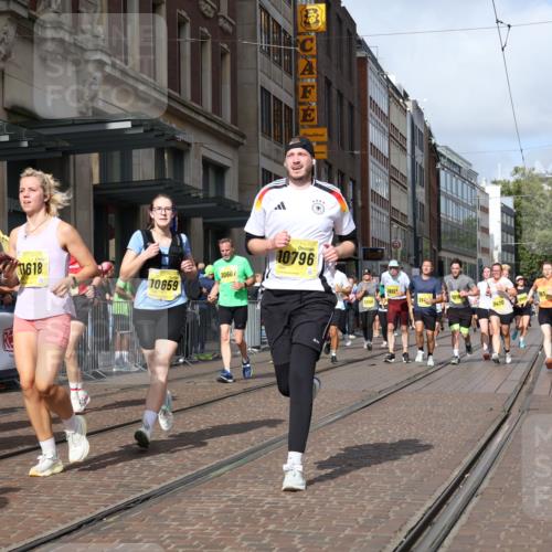 13.09.2026 - 21. swb-Marathon Bremen Strokosch-Dieckow http://msf.ph/oto/10333576 13.09.2026 11:03:48 Ziel 10152, 10182, 10291, 10390, 10403, 10516, 10607, 10659, 10671, 10672, 10720, 10726, 10912, 10913, 10918, 11149, 11221, 11318, 11319, 11336, 11470, 11471, 11511, 11539, 11618, 11726, 11909, 11967, 12001, 12103, 12113, 12140, 12260, 12276, 12392, 12433, 12504, 10090, 10091, 10152, 10327, 10357, 10420, 10429, 10569, 10796, 10902, 10918, 10950, 11211, 11325, 11411, 11451, 11595, 11655, 11746, 11868, 11967, 12074 meine-sportfotos.de