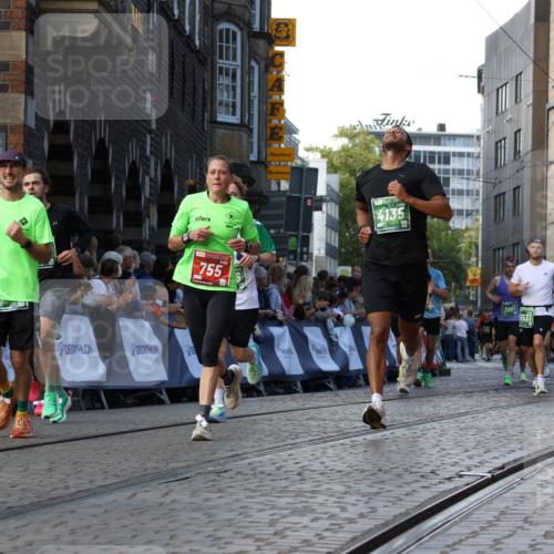 13.09.2026 - 21. swb-Marathon Bremen Strokosch-Dieckow http://msf.ph/oto/10333580 13.09.2026 13:16:42 Ziel 481, 740, 755, 792, 1076, 1162, 1605, 2604, 5554, 5963, 6721, 7053, 7603, 7801, 8171, 8288, 8398, 9031, 9115, 13008, 385, 472, 675, 734, 827, 1970, 2319, 2473, 2809, 3706, 3716, 3961, 4135, 4137, 5772, 6049, 6531, 6535, 6819, 7297, 7387 meine-sportfotos.de