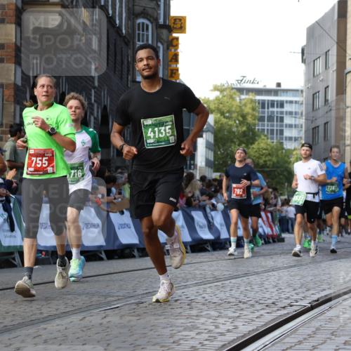 13.09.2026 - 21. swb-Marathon Bremen Strokosch-Dieckow http://msf.ph/oto/10333608 13.09.2026 13:16:43 Ziel 740, 755, 792, 1076, 1162, 1605, 2604, 5554, 5963, 6721, 7053, 7603, 7801, 8171, 8288, 8398, 9031, 9115, 385, 472, 675, 734, 827, 1970, 2319, 2473, 2809, 3706, 3716, 3961, 4135, 4137, 5772, 6049, 6531, 6535, 6819, 7297, 7387 meine-sportfotos.de
